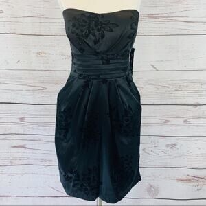 Snap black velvet flocked floral strapless pockets